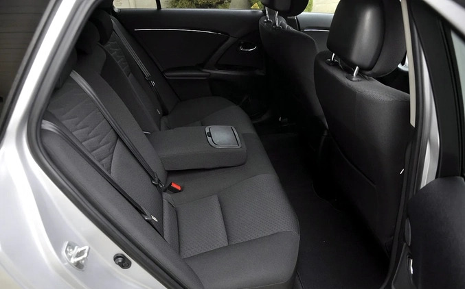 Toyota Avensis cena 31900 przebieg: 195000, rok produkcji 2009 z Kartuzy małe 436